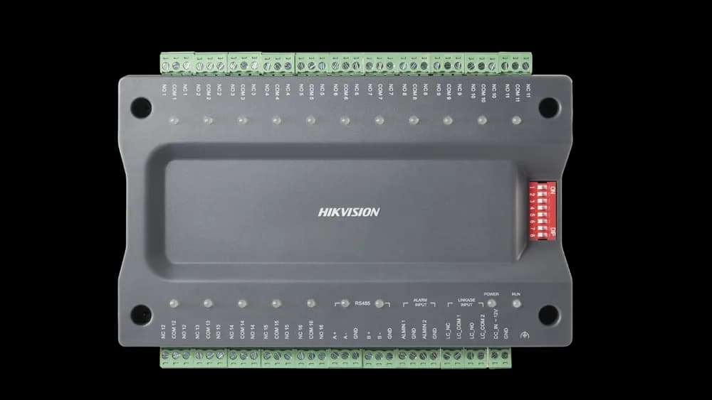 Extensie controler lift Hikvision DS-K2M0016A, 2 x interfata RS-485, 2 x intrari alarma, 16 x intrari de releu, 1 x buzzer, comunicare RS-485 cu Master controler, sistemul permite o configuratie pana la 8 extensii, alimentare: 12 VDC, dimensiuni: 167mm x 105mm x 30mm