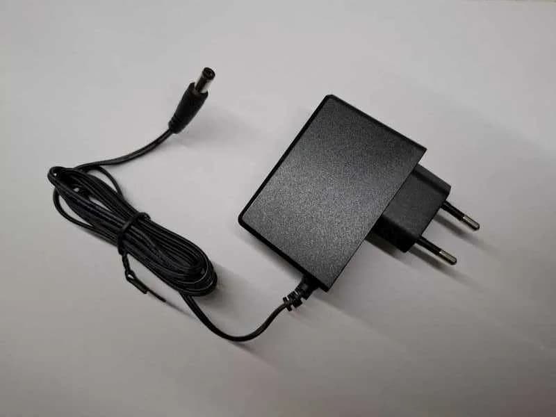12V 2A hálózati tápegység 5 mm tápcsatlakozással