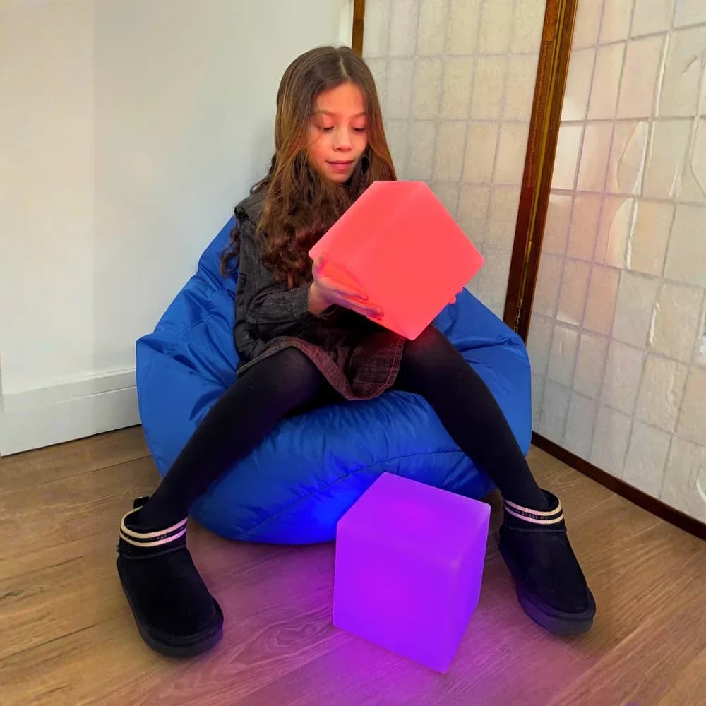 Cuburi luminoase care își schimbă culoarea — miniatură
