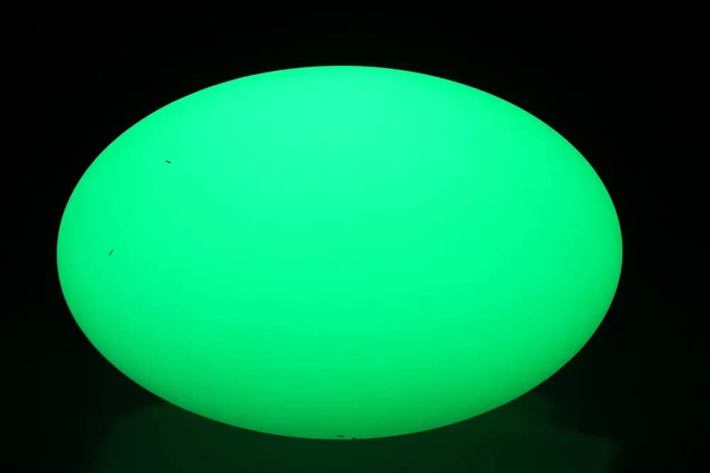 Pietricică luminoasă cu schimbare de culoare (mare) — miniatură