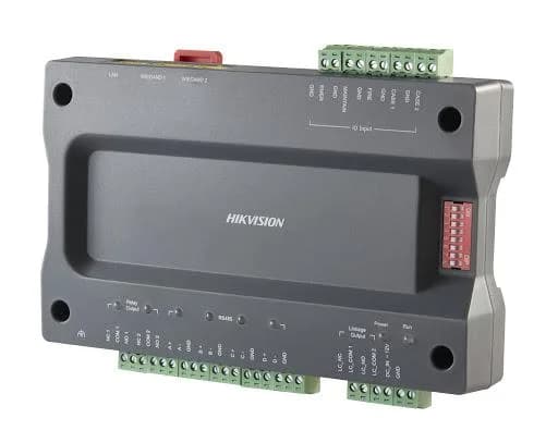 Master controler pentru lift Hikvision DS-K2210, management pana la 128 de etaje, 20000 carduri si 50000 evenimente, suporta pana la 2 cititoare RS-485 sau 2 cititoare Wiegand, comunicare: TCP/IP si RS-485, configurare si management via web sau software client, functii de watchdog si tamper, input