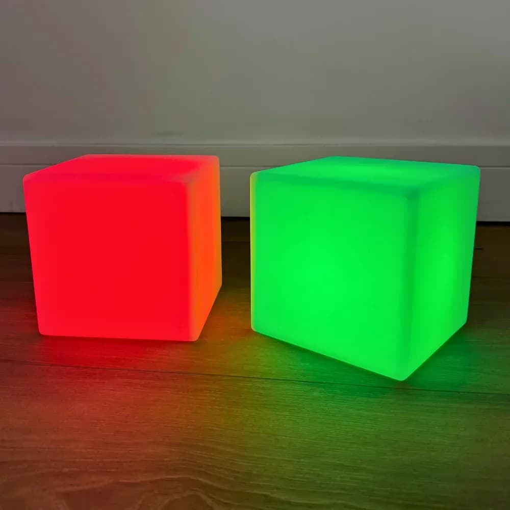 Cuburi luminoase care își schimbă culoarea — miniatură