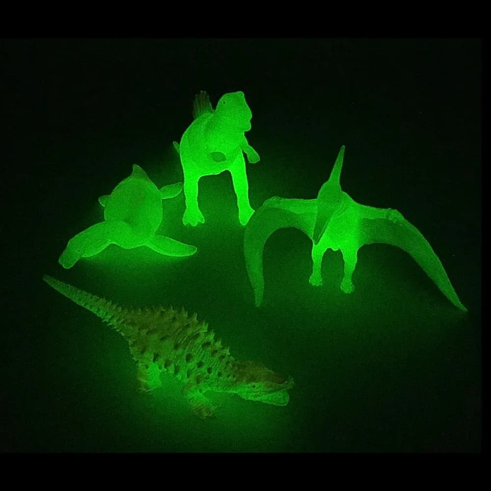 Set de dinozauri fosforescenți