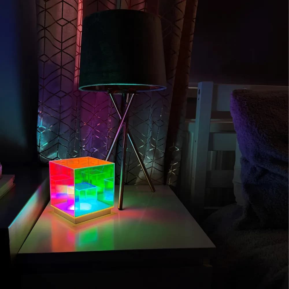 Lampă cu prismă tip cub — miniatură