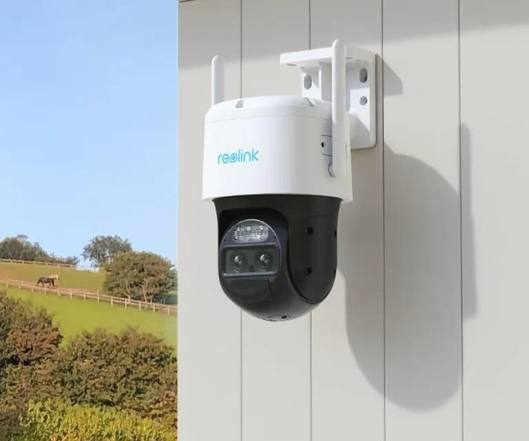 Camera de supraveghere Reolink Trackmix WiFi; TRACKMIX SERIES W760 Senzor: 1/3"+1/2.8"CMOS Rezolutie video: 8 Megapixeli (3840 x 2160 pixeli) Cadre/secunda: 25 FPS Lentila fixa: 2.8mm Diafragma: F1.6 Unghi de vizualizare: orizontal: 104°-38°/ vertical: 60°-21° Distanta iluminator IR: 15 m Numar