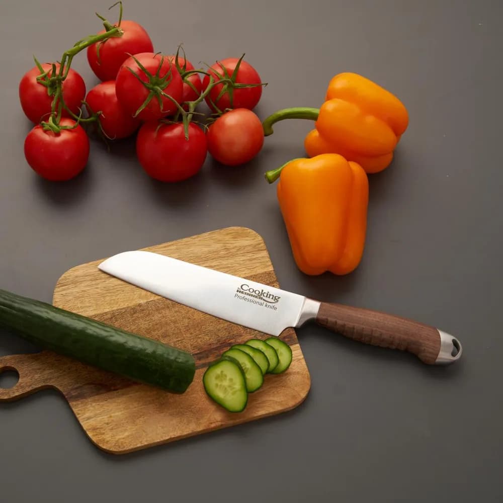 CUTIT SANTOKU 18 CM, MAESTRO, COOKING BY HEINNER — miniatură