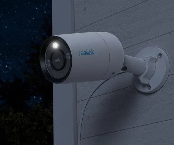 Camera de supraveghere Reolink RLC-1212A; P340 Senzor: 1/2.49"CMOS Rezolutie video: 12 Megapixeli (4512 x 2512 pixeli) Cadre/secunda: 20 FPS Lentila varifocala: 4mm Diafragma: F1.6 Unghi de vizualizare: orizontal: 100°/vertical: 50° Distanta iluminator IR: 30 m Numar LED-uri IR: 2 Microfon si