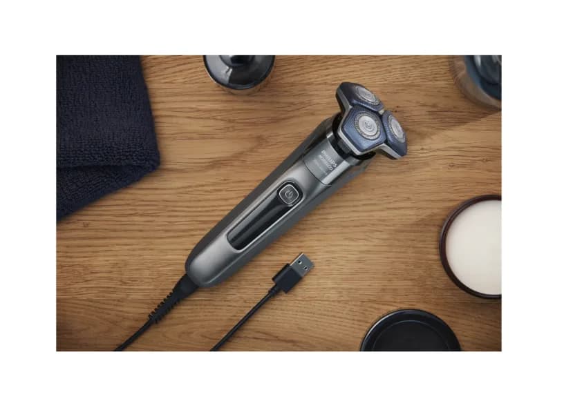 Aparat de barbierit PHILIPS Shaver Seria 5000 S5887/10, barbierit umed/uscat, tehnologie SkinIQ, fara fir, capete flexibile 360°, display LED, senzor Power Adapt, lame auto-ascutire, lama de tuns integrata, 60 min, husa, Gri carbon — miniatură
