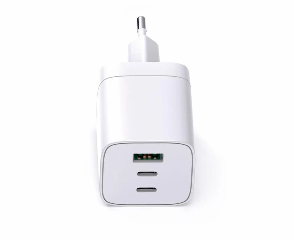INCARCATOR SERIOUX 65W 2xUSB-C & USB-A de perete, Ieșire USB-C: C1 și C2: 5V/3A, 9V/3A, 12V/3A, 15V/3A, 20V/3,25A (65W) PPS: 5-11V/5A, (55W), A1: 5V/4,5A, 9V/3A, 12V/2,5A, 20V/1,5A(30W) C1+C2: 45W+20W (max. 65W), C1+A1: 45W+18W (max. 63W ) C2+A1: 7,5W+7,5W (max. 15W), C1+C2+A1: 45W+7,5W+7,5Wmax. 60W — miniatură