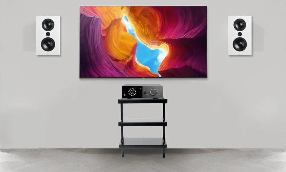 Sistem Stereo Lyngdorf cu amplif. TDAI-1120 + boxe de perete full-range FR-1, Alb