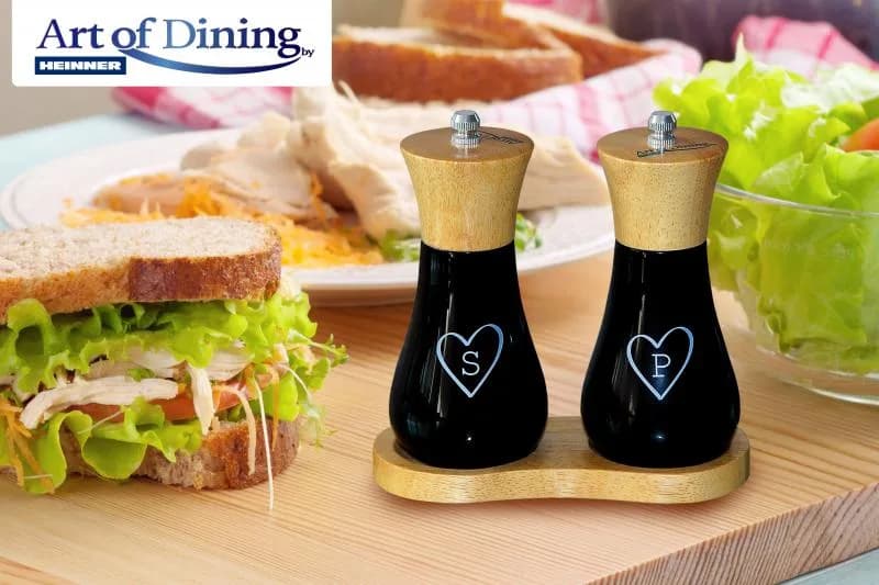 SET 2 RASNITE SARE & PIPER 15 CM +SUPORT DIN LEMN, ART OF DINING BY HEINNER — miniatură