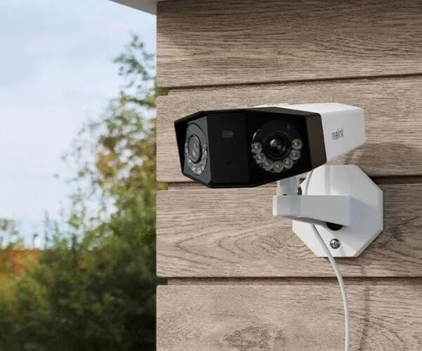 Camera de supraveghere Reolink Duo 2 PoE; DUO SERIES P730 Senzor: 1/2.7"CMOS Rezolutie video: 8 Megapixeli (4608x1728 pixeli) Cadre/secunda: 20 FPS Lentila varifocala: 3.2mm Diafragma: F2.0 Unghi de vizualizare: orizontal: 180°/vertical: 60° Distanta iluminator IR: 30 m Numar LED-uri IR: 6 Microfon