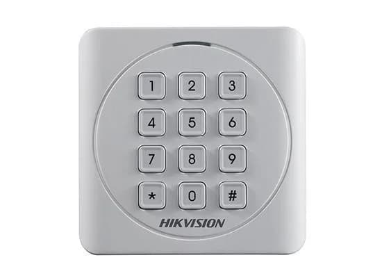 Cititor card cu tastatura Hikvision DS-K1801MK, citeste carduri MIFARE 13.56MHz, distanta citire: 50mm, comunicare: Wiegand 26/34 protocol, tastatura cu 12 butoane, indicator LED de stare si alimentare; alimentare: 12VDC, IP65, dimensiuni: 87×87×13.3mm