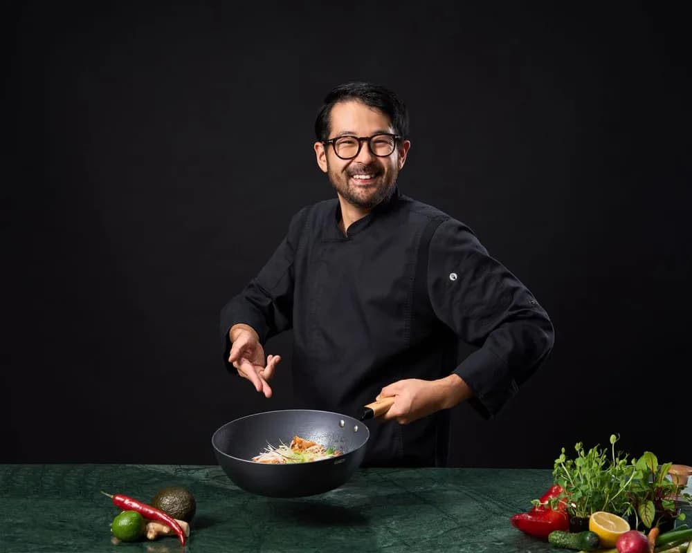 TIGAIE WOK ALUMINIU + CAPAC 28X8 CM, RIKITO WATANABE, SAMURAI GOURMET, COOKING BY HEINNER — miniatură