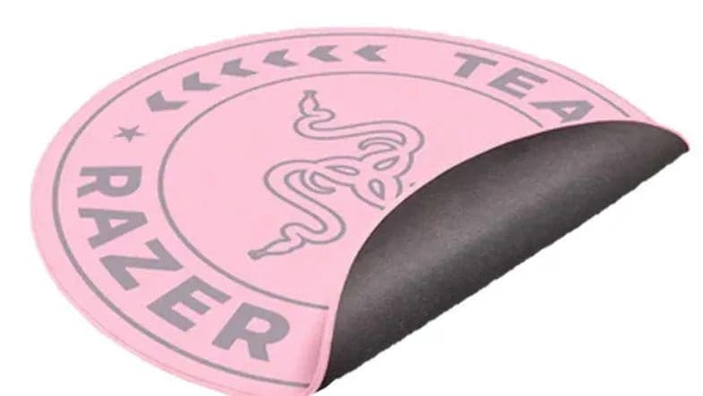 Covor de podea Razer Team, stratul superior: 100% catifea din poliester reciclat, stratul central: 100% material netesut reciclat, stratul inferior: strat de bază antiderapant din silicon, roz — miniatură