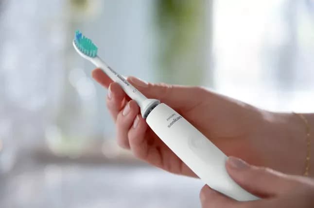 Periuta de dinti sonica electrica PHILIPS Sonicare Seria 2100 HX3651/13, 31000 miscari/minut, Cronometru Quadpacer si SmarTimer, Design ergonomic subţire, 1 capat de periere, Alb, L x A x I (mm) 109x63x220 — miniatură