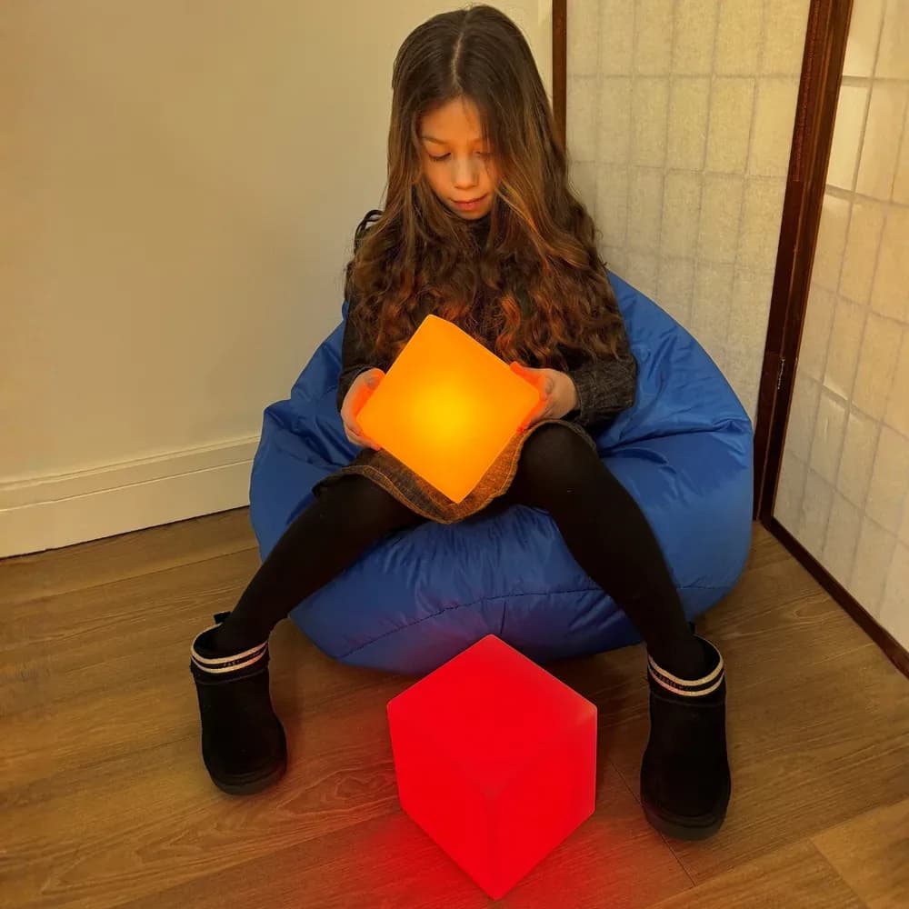 Cuburi luminoase care își schimbă culoarea — miniatură