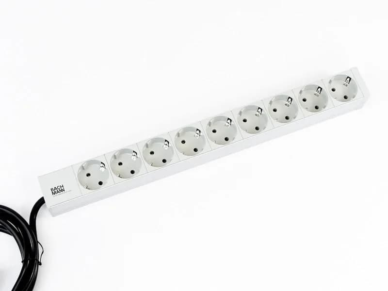 Bachmann IT PDU 9x prize Schuko, in Schuko, impamantare, fara intrerupator, 2 metri, RAL 7035, Aluminiu