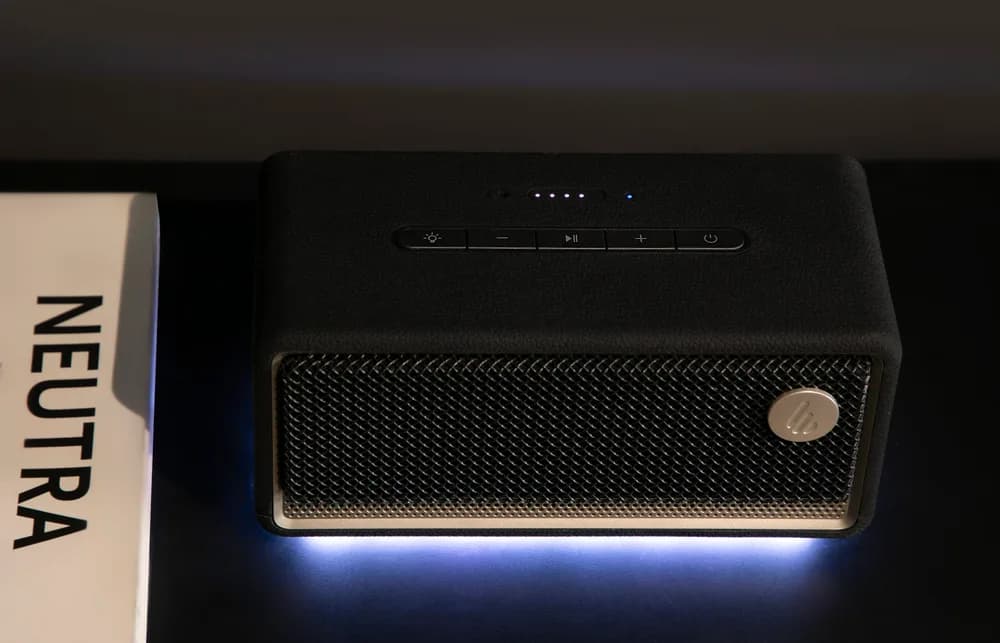 BOXE EDIFIER portabila bluetooth, RMS: 34W (8W + 8W + 18W), built-in Li-ion up to 9 hours, IP66, USB-C, black, "ES60-BK" — miniatură