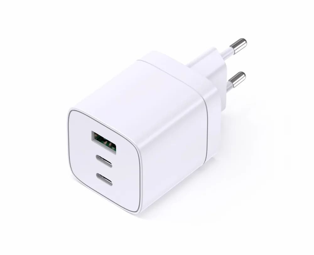 INCARCATOR SERIOUX 65W 2xUSB-C & USB-A de perete, Ieșire USB-C: C1 și C2: 5V/3A, 9V/3A, 12V/3A, 15V/3A, 20V/3,25A (65W) PPS: 5-11V/5A, (55W), A1: 5V/4,5A, 9V/3A, 12V/2,5A, 20V/1,5A(30W) C1+C2: 45W+20W (max. 65W), C1+A1: 45W+18W (max. 63W ) C2+A1: 7,5W+7,5W (max. 15W), C1+C2+A1: 45W+7,5W+7,5Wmax. 60W — miniatură