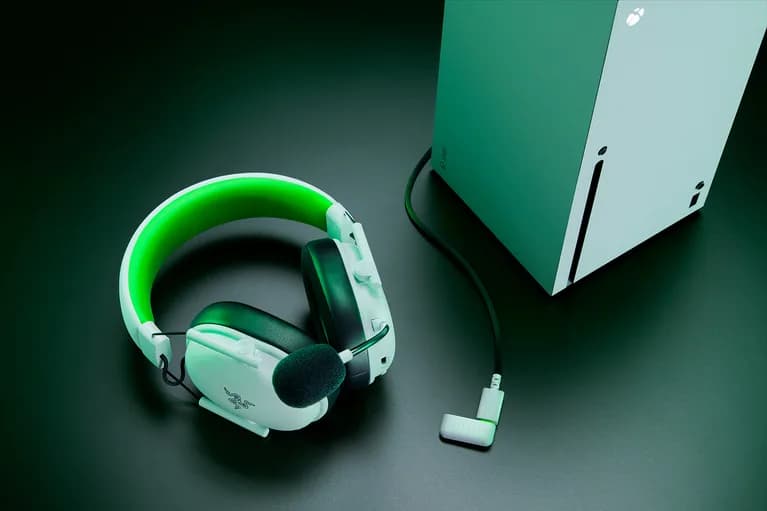 Casti wireless Razer Blackshark V3 X Hyperspeed for Xbox, microfon uni- directional, izolare fonică activă, sistem sunet 7.1, frecventa 20 - 28000, autonomie 70 ore, alb — miniatură