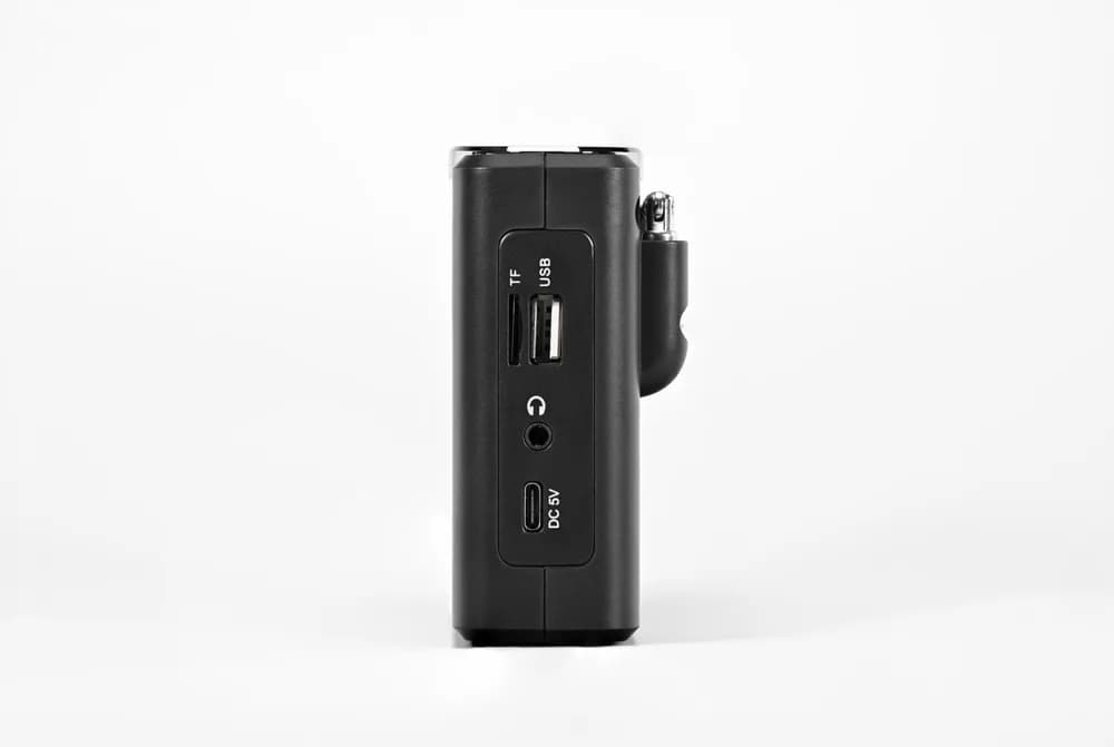 Radio cu ceas Akai APR-600 cu baterii 3x AAA, bluetooth 5.0, 0.8W, negru — miniatură