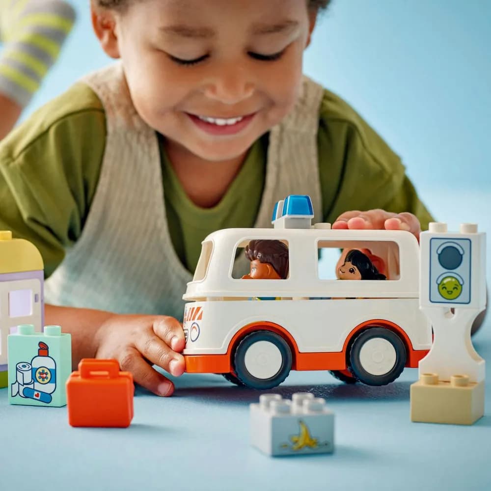 AMBULANTA SI SOFER, LEGO 10447 — miniatură