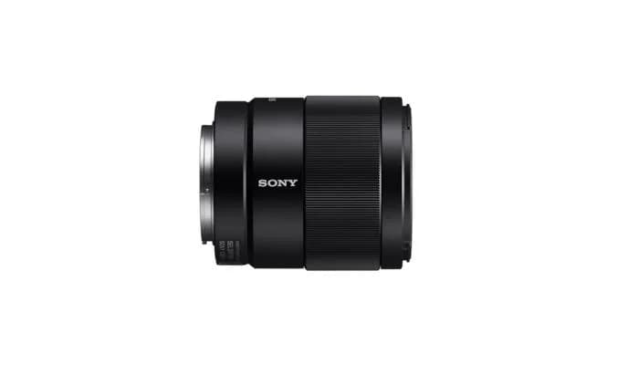 Sony FE 35 MM F1.8. Componentă pentru: MILC, Structura lentilelor: 11/9, Cea mai apropiata distanţă de focalizare: 0,22 m. Compatibilitate mărci aparate foto: Sony, Mărire maximă: 0,24x, Tip capac lentile: Parasolar obiectiv detașabil. Culoarea produsului: Negru. Diametru: 6,56 cm, Dimensiune — miniatură