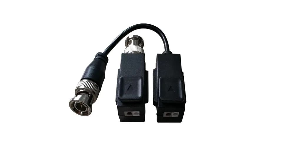 Video balun DS-1H18S/E(C);307400306,Video balun pasiv Hikvision, DS- 1H18S/E(C); set 2 bucati ( o bucata cu cablu si o bucata fara cablu); transmite semnal video pe cablu UTP pana la 250m si pentru camere PoC pana la 150m; compatibil standard HDCVI/TVI/AHD/CVBS, greutate 32g
