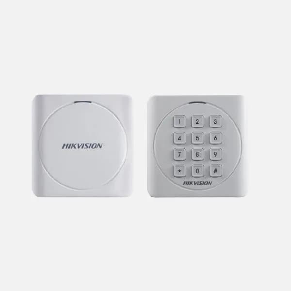 Cititor card cu tastatura Hikvision DS-K1801EK, frecventa de operare RFID EM125KHz, conectivitate: Wiegand 26/34 protocol, distanta de citire: max. 50mm, tastatura cu 12 butoane, Led de stare, alimentare; 12VDC, dimensiuni: 87mm × 87mm × 13.3mm, IP 65, greutate: 211g
