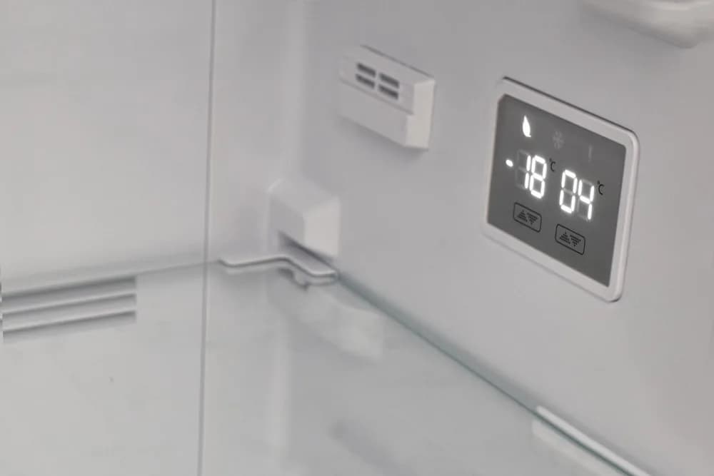 Combina frigorifica HEINNER HCNF-V291WDE++, No Frost, 294 l, Clasa E, Dozator apa, Alb — miniatură