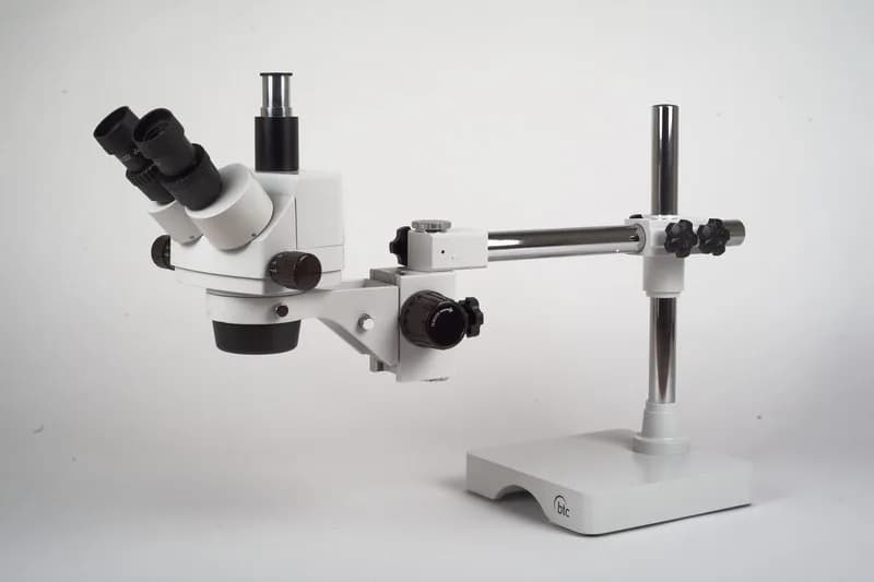 Stereomicroscop zoom trinocular industrial IND-C2T cu mărire 7-45x