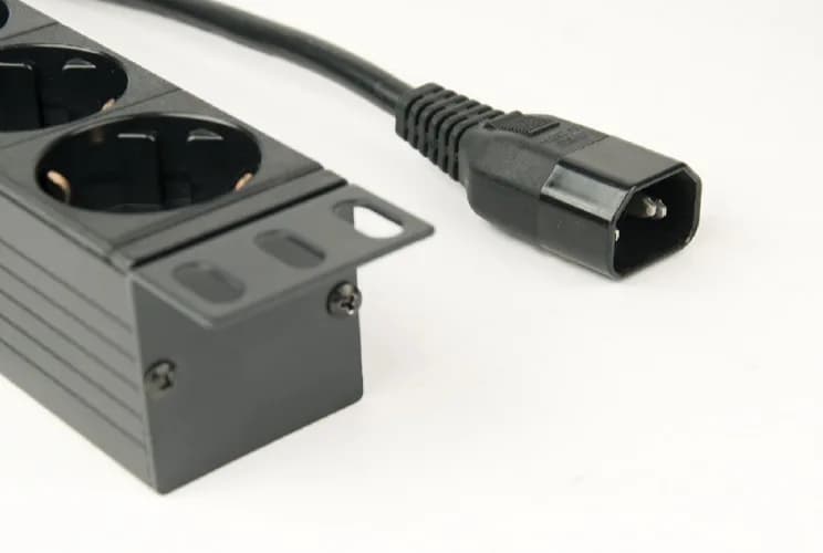 PDU GEMBIRD 1U pt. rack 19 inch, 8 prize Schuko, intrare IEC, max 10 A, on/off, 3 m, "EG-PDU-014-C14" — miniatură