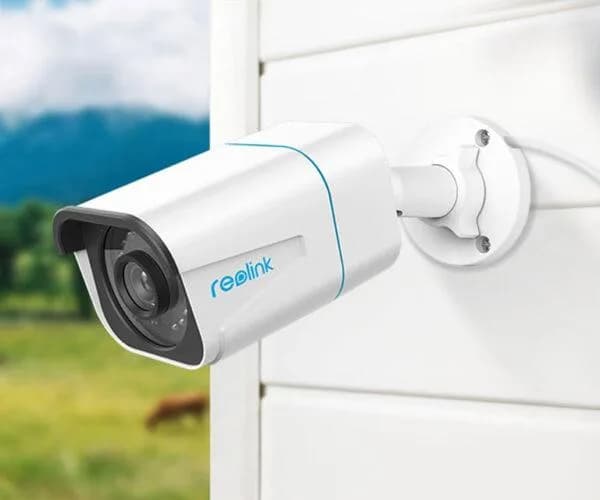 Camera de supraveghere Reolink RLC-810A; P330 Senzor: 1/2.49"CMOS Rezolutie video: 8 Megapixeli (3840 x 2160 pixeli) Cadre/secunda: 25 FPS Lentila fixa: 2.8mm Diafragma: F2.0 Unghi de vizualizare: orizontal: 105°/vertical: 56° Distanta iluminator IR: 30 m Numar LED-uri IR: 2 Microfon si difuzor