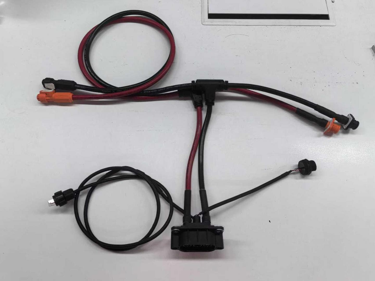 LIVOLTEK Subassembly to connect 2 AC coupled battery to HP1
