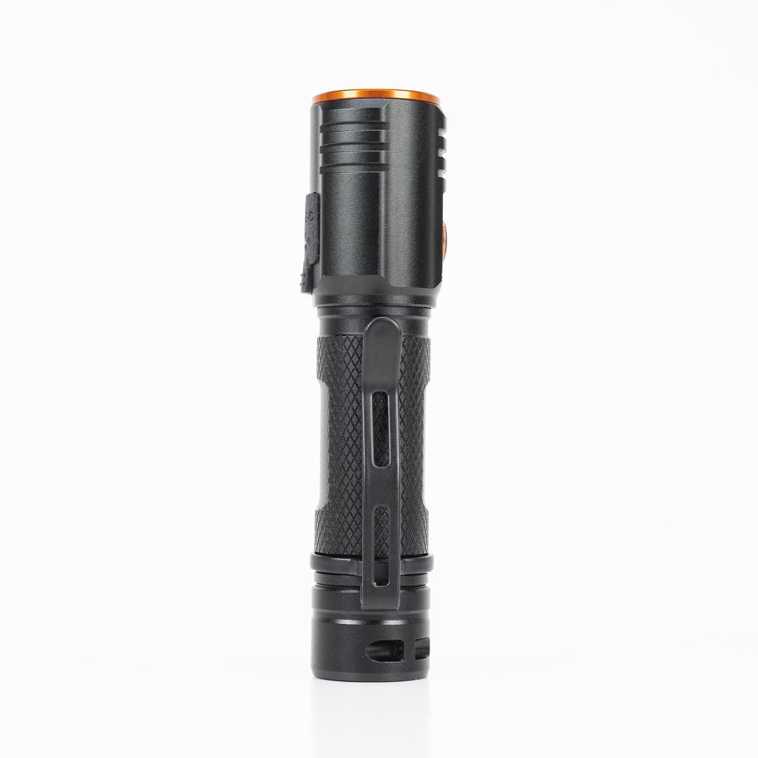 Lanterna PNI Adventure F650 cu LED 20W, 2000lm, din aluminiu, IPX6, acumulator inclus, incarcare prin USB tip C, LED CHN, Putere led: 20W, Capacitate acumulator: 2200mAh, carcasa: Aluminiu anodizat, Raza de actiune: Pana la 180 m, Dimensiuni: Φ28 x 116 mm, Durata acumulator: pana la 4 ore continuu — miniatură