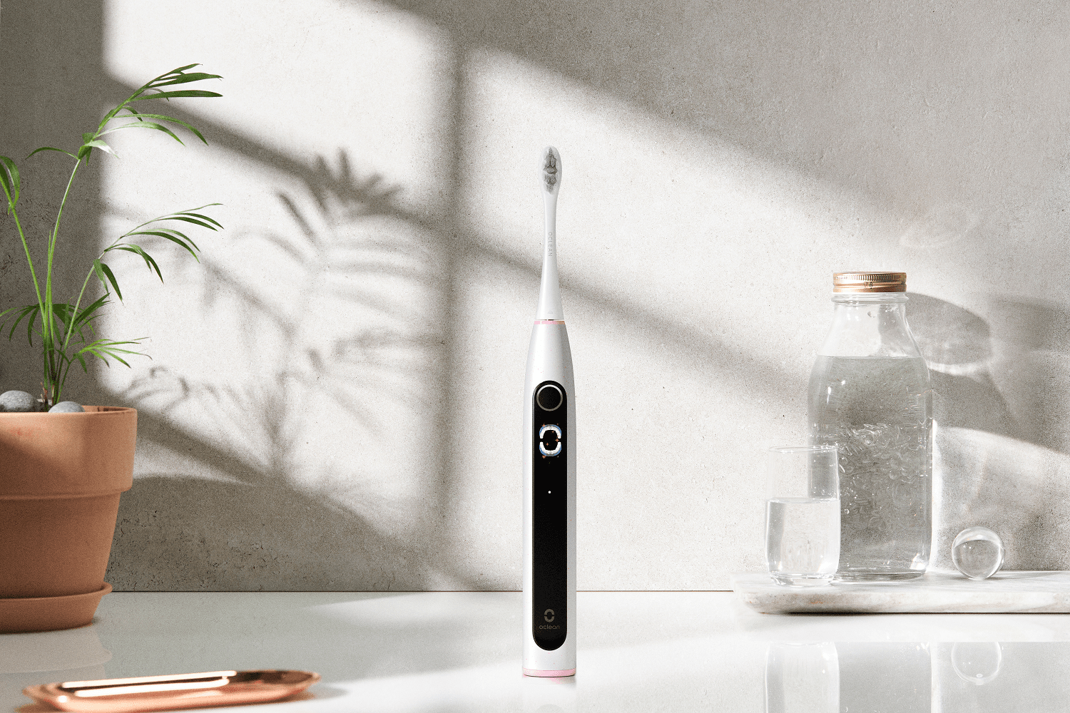 Set periuta de dinti smart sonica Oclean X Lite, Functii: Motor Maglev 72,000 miscari/min, 5 moduri, 65 dB, Capacitate baterie: 1100 mAh, durata utilizare: pana la 40 zile, IPX7 waterproof, perie Professional Clean, culoare: gri, continut pachet: periuta, carcasa pentru calatorie, cablu de — miniatură