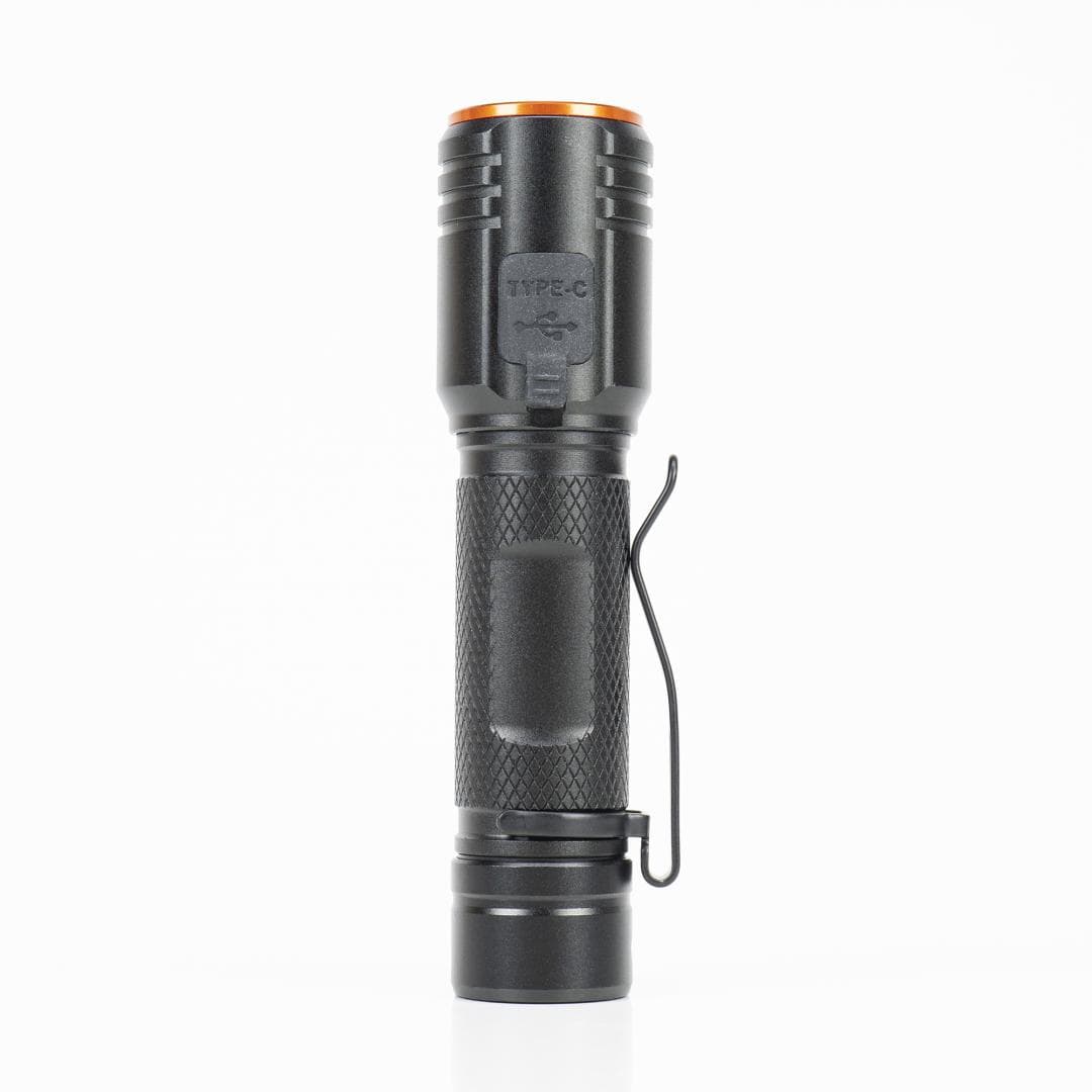 Lanterna PNI Adventure F650 cu LED 20W, 2000lm, din aluminiu, IPX6, acumulator inclus, incarcare prin USB tip C, LED CHN, Putere led: 20W, Capacitate acumulator: 2200mAh, carcasa: Aluminiu anodizat, Raza de actiune: Pana la 180 m, Dimensiuni: Φ28 x 116 mm, Durata acumulator: pana la 4 ore continuu — miniatură