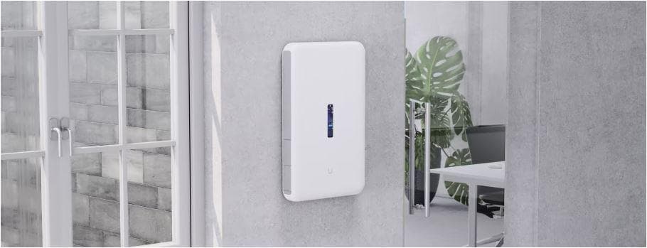 UBIQUITI UDW All in one gateway access point POE, WI-FI6, Dimensiuni: 549 x 342 x 62 mm, Greutate: 8.6kg, materiale: Policarbonat, otel galvanizat, aluminiu, Procesor: Quad-core ARM® Cortex®-A57 at 1.7 GHz, RAM: 4 GB DDR4, Stocare: 16GB eMMC, 128 GB SSD integrat, 512 GB microSD card instalat