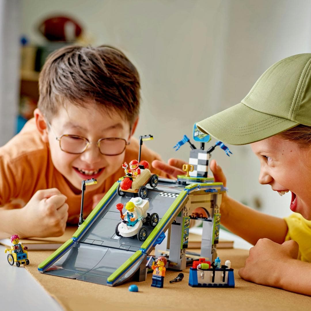 FARA LIMITE: RAMPA PENTRU CURSE DE MASINI, LEGO 60460 — miniatură