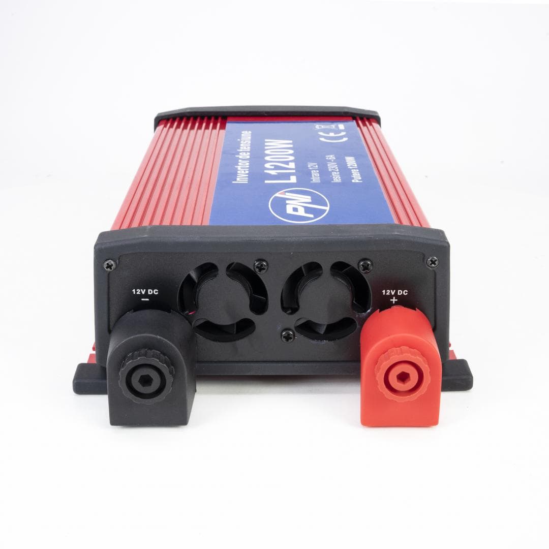 Invertor de tensiune PNI L1200W alimentare 12V iesire 230V, PNI- H1200W12, Tensiune de intrare: 12v dc, Tensiune de iesire: 230V AC, Amperaj pe iesirea 230V: 0-5.2 A, Racire activa ventilator, Eficienta: 85%, Iesire port USB, Dimensiuni: 208 x 107 x 70 mm, 1914 g. — miniatură