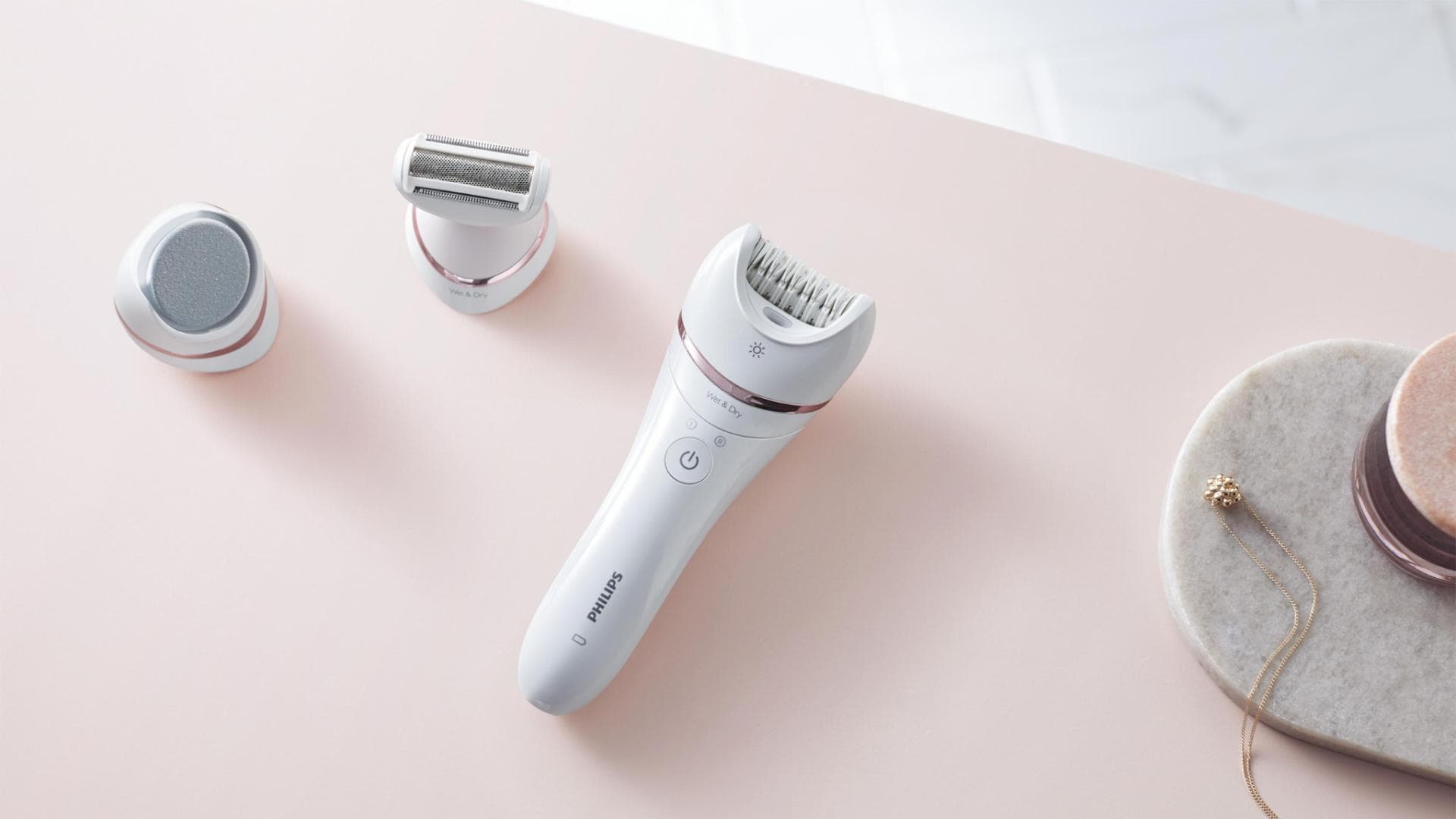 Epilator umed si uscat PHILIPS Seria 8000 BRE730/10, 7 accesorii, 32 pensete, Utilizare fara fir, 2 setari viteza, Opti-light, Discuri ceramice, Argintiu, L x A x I (mm) 65x210x185 — miniatură