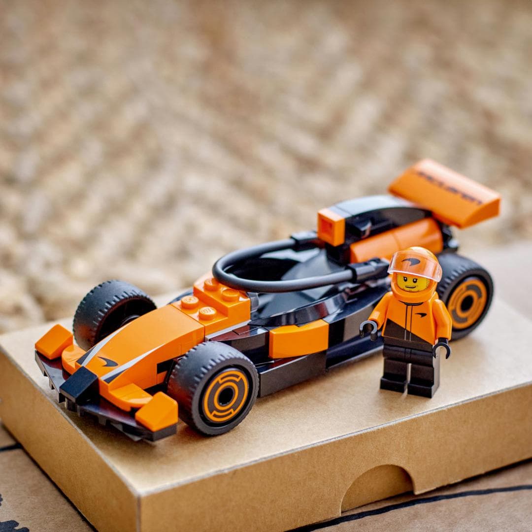 PILOT F1 CU MASINA DE CURSE MCLAREN,LEGO 60442 — miniatură
