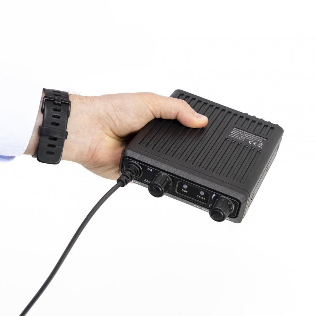 Statie radio CB PNI Escort HP 2020 un singur canal 22 frecventa 27.225 MHz, fara zgomot, probabil cea mai silentioasa statie, Tip banda emisie: fm, Canalul nr. 22, 27.225 MHz, Dimensiuni (L x H x A / Greutate): 115 x 150 x 35 mm / 513 gr, Montaj 1DIN. — miniatură