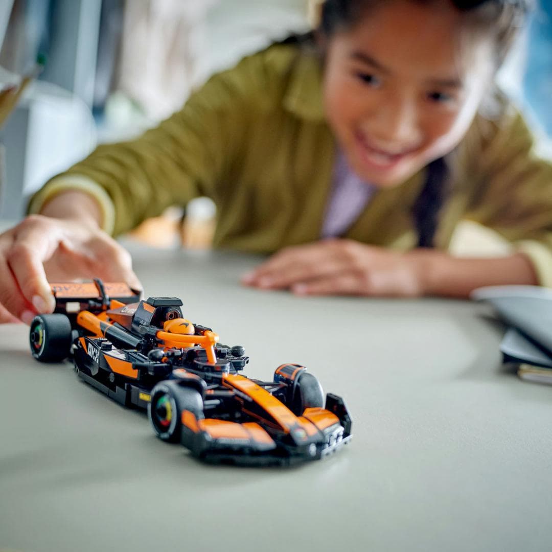 MASINA DE CURSE MCLAREN F1, TEAM MCL38, LEGO 77251 — miniatură