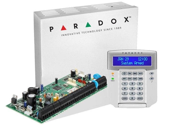 Centrala Paradox SP6000+; 8 zone pe placa (16 cu dublare zona ATZ);2 PGM pe placa, extensibile la 16 (dintre care oricare poate fi wireless);Actualizare firmware local via BabyWare;Numere de telefon raportare: 3 pentru stația centrală, 5 personale, 1 pager;Include cutie cu traf 1 buc si tastatura
