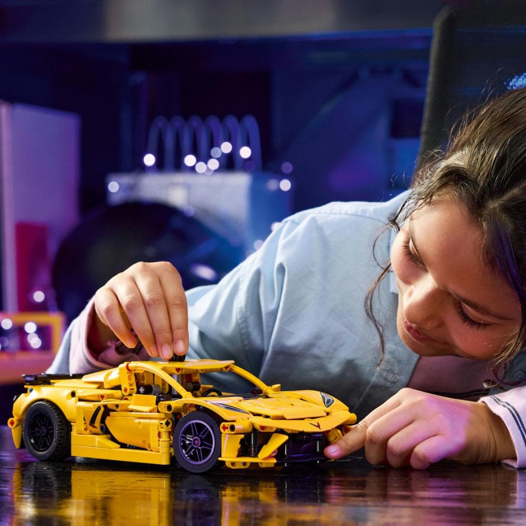 CHEVROLET CORVETTE STINGRAY, LEGO 42205 — miniatură