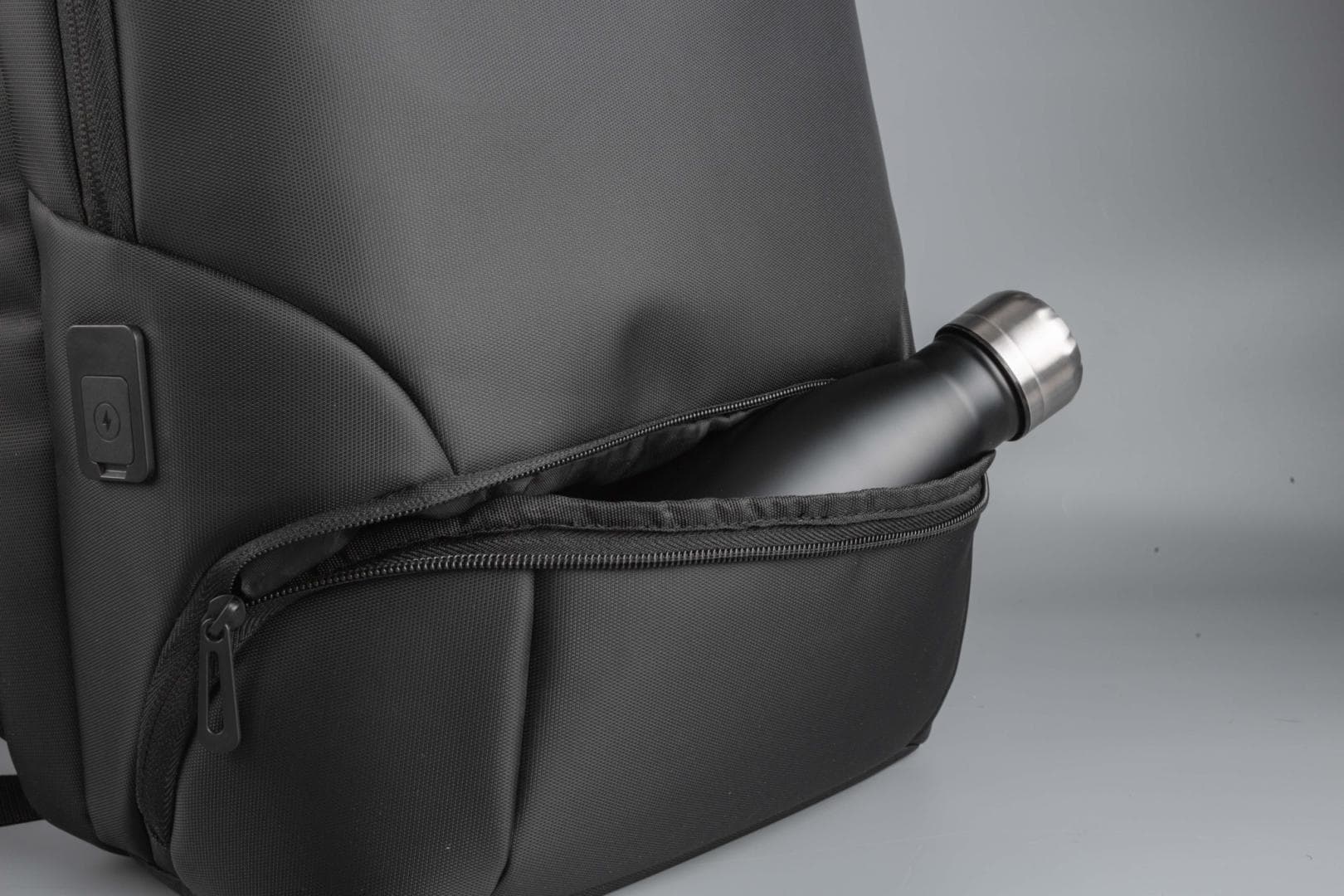 Rucsac notebook Serioux, SMART TRAVEL ST9588, dimensiuni: 32 x 19 x 46 cm, rezistent la apa, compartimente multiple, compartiment separat pentru notebook: max. 15.6", bretele ajustabile, port de încărcare USB, buzunar ascuns la spate, material poliester — miniatură