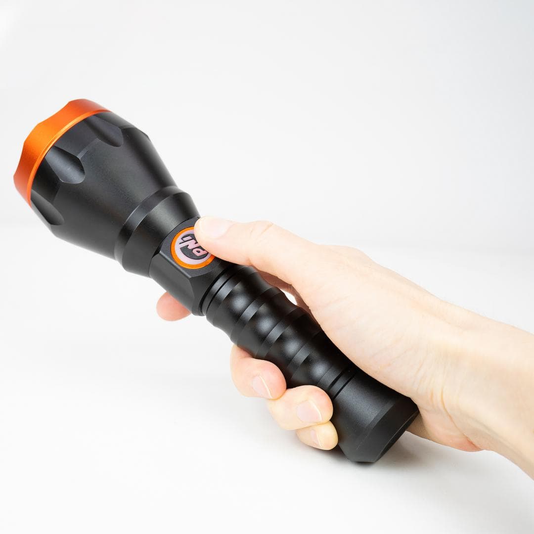 Lanterna PNI Adventure F550 Crystal LED, 10W, din aluminiu, 500lm, pana la 700m, IPX6, acumulator 4000mAh inclus, incarcare prin USB Type-C, Tip led: Osram Crystal LED, 10W, Material carcasa: Aluminiu anodizat, Clasa de protectie: IPX6, 500 lumeni, Raza actiune: Pana la 700 m, Dimensiuni: Ø57 x 203 — miniatură