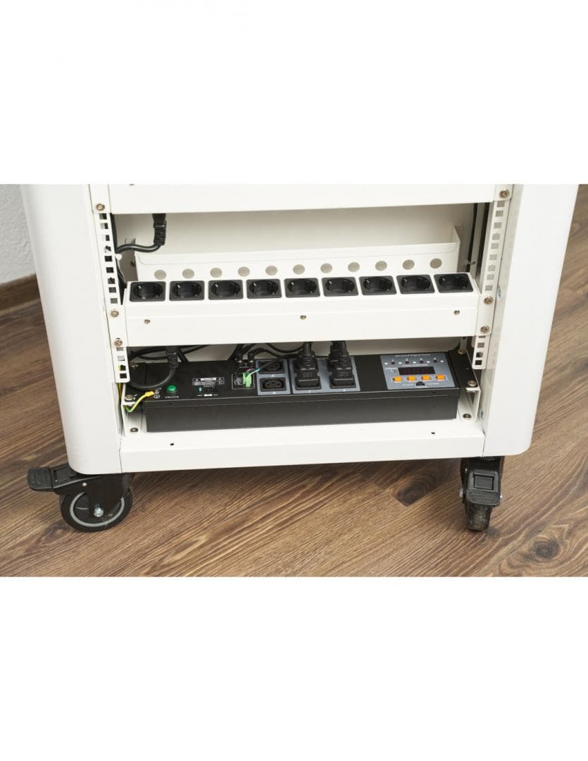 Statie de incarcare CART36, suporta maxim 36 de dispozitive cu diagonala de pana la 15.6", dimensiune slot dispozitiv 2.65 x 39.5 x 26.5 cm, dimensiunea statie 65 x 60 x 113 cm, indicator LED pentru starea de incarcare, multi-function power management, zona dedicata pentru cable management, 2 manere — miniatură
